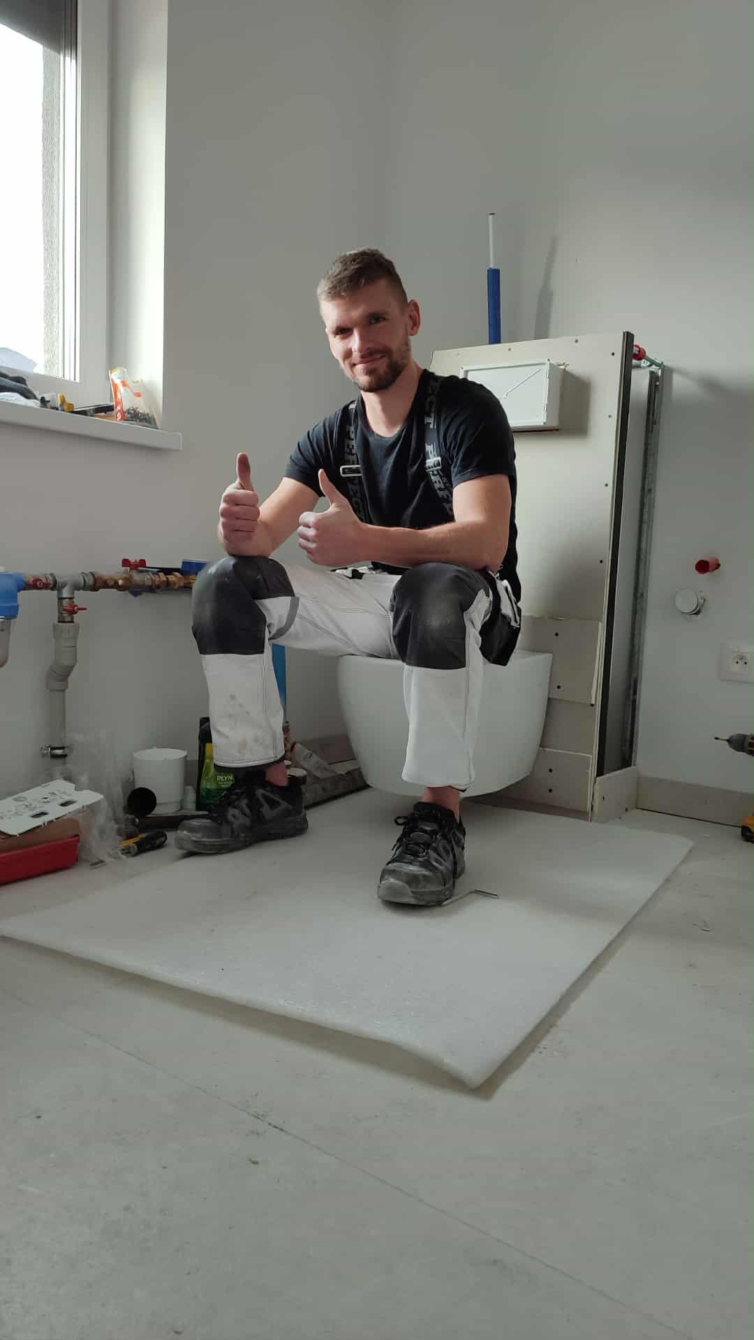 Pracownicy firmy MIK podczas prac wykończeniowych